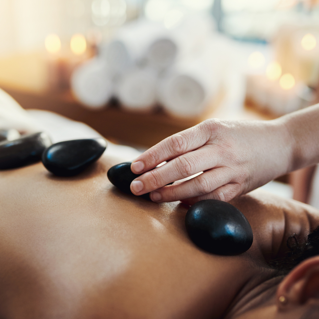 Indické masáže a masáže lávovými kameny